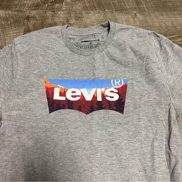 Levi’s Grey Short Sleeve Shirt Size Medium - Picture 2 of 7